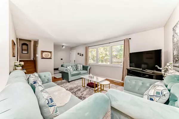 Calgary, AB T1Y2C8,151 Pinemill RD NE