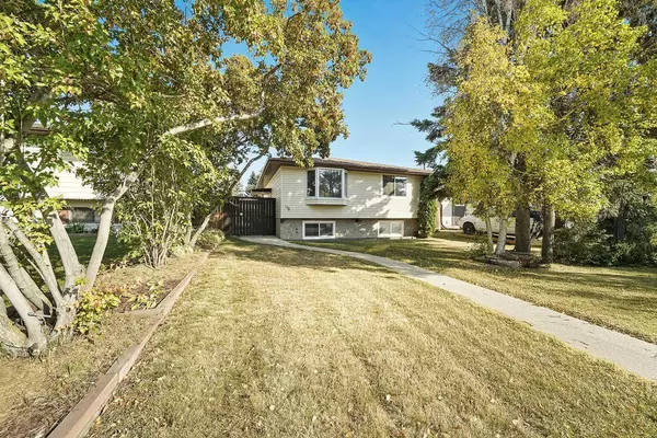 105 Chappel DR, Red Deer, AB T4P 2R6