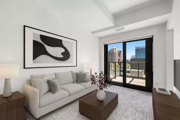 Calgary, AB T2P 1R8,730 2 AVE SW #704