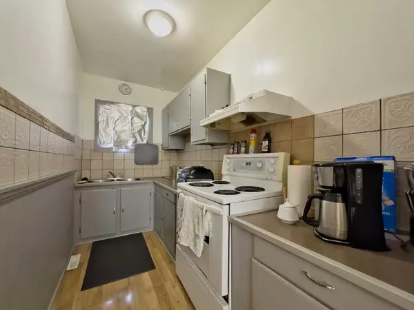 Coleman, AB T0K0M0,8613 18 AVE