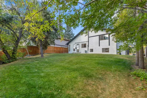 Calgary, AB T2W 2H4,208 Cedarille GN SW