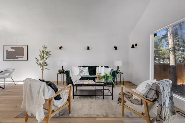 Calgary, AB T2W 2H4,208 Cedarille GN SW