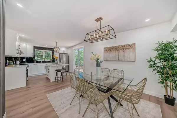 Calgary, AB T2W1X2,128 Cantrell PL SW