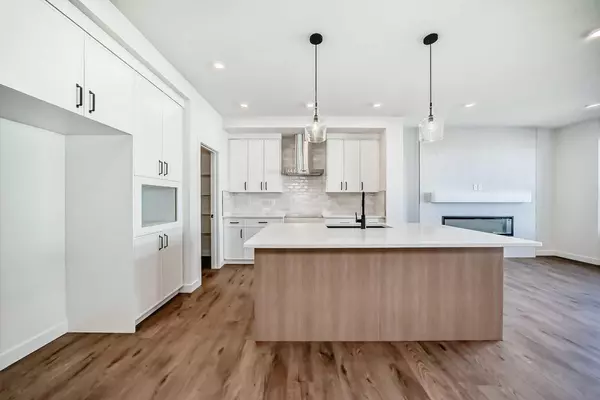 Calgary, AB T3S 0P1,39 Bartlett ROW SE