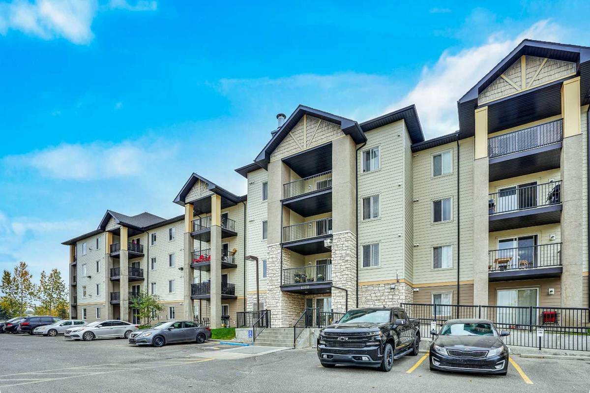 Airdrie, AB T4B 3H6,304 Mackenzie WAY SW #6211