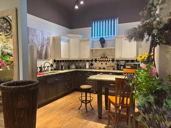 Camrose, AB T4V 1P9,4965 50 ST