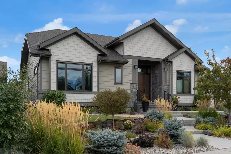 220 Parkwood PL SE, Calgary, AB T2J 3X2