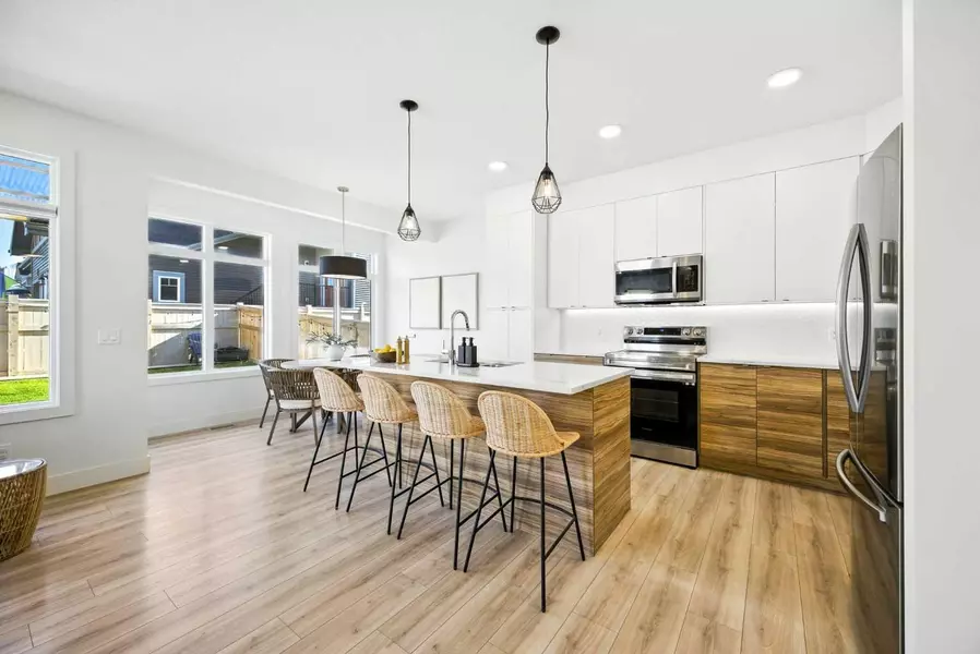 5 Sundown Close, Cochrane, AB T4C 1E6