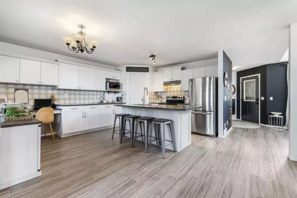 Calgary, AB T2Z 3B6,3720 Douglas Ridge WAY SE