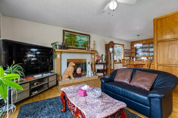 Calgary, AB T1Y2Y7,627 Whiteridge RD NE