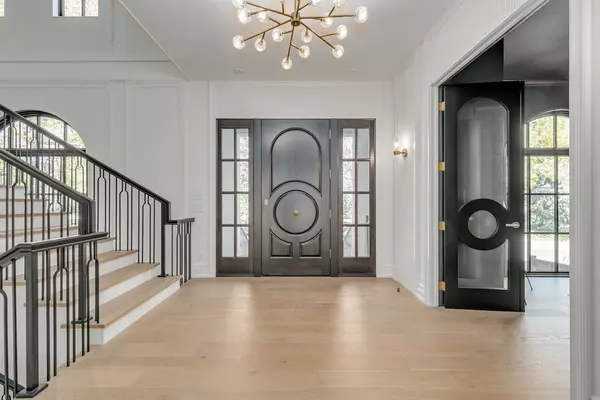 Calgary, AB T2S 0P9,109 Roxboro RD SW