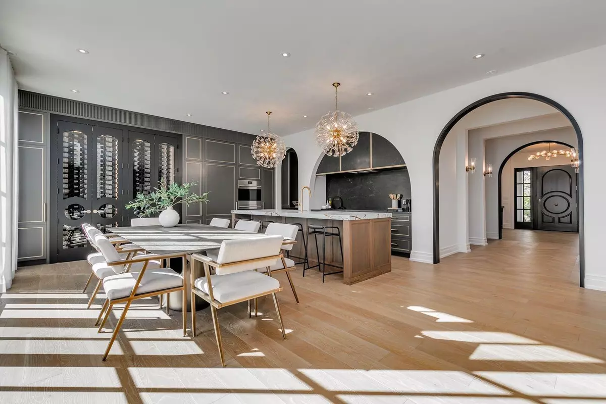 Calgary, AB T2S 0P9,109 Roxboro RD SW