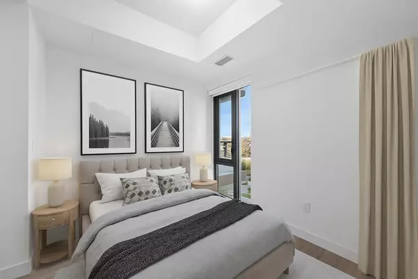 Calgary, AB T2P 1R8,730 2 AVE SW #913