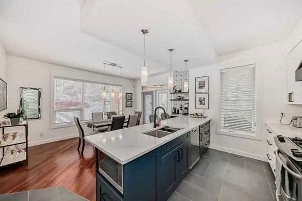 Calgary, AB T2T3Z3,3002 18 ST SW