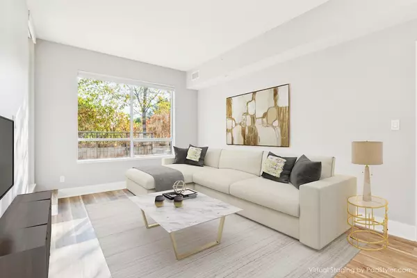 Calgary, AB T2E 7X9,38 9 ST NE #207