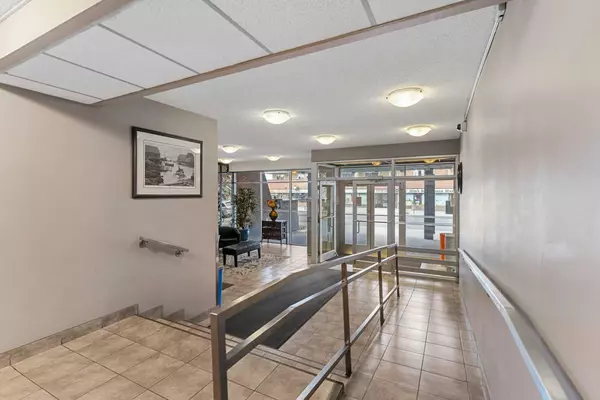 Calgary, AB T3C 3P7,1335 12 AVE SW #809