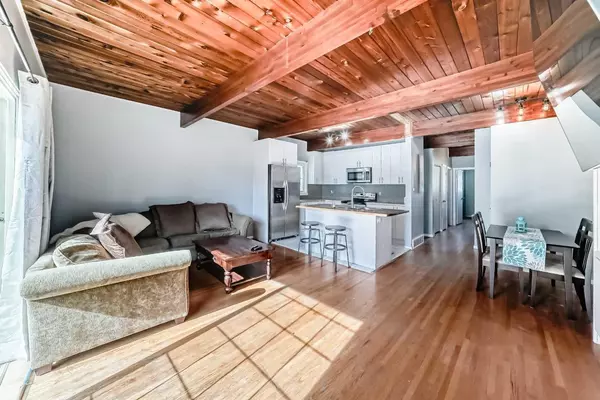 Calgary, AB t3b 1v3,7508 36 AVE NW