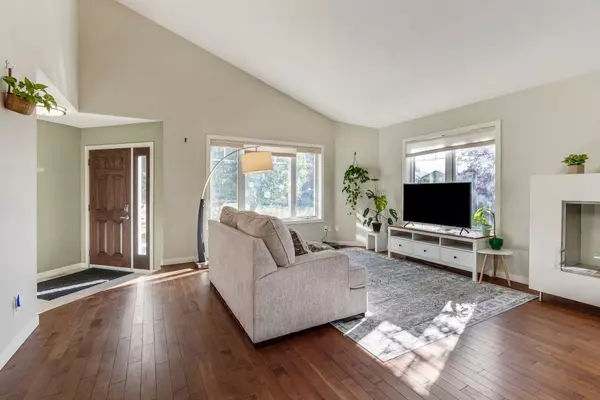Lethbridge, AB T1J 0T3,609 Sunridge CRES W