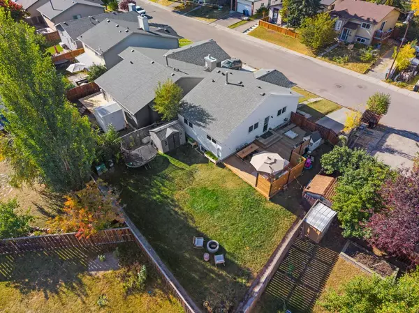 Calgary, AB T2J 6L7,11 Deerfield CIR SE