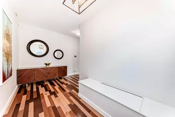 Calgary, AB T2Z0J1,210 Copperleaf Bay SE