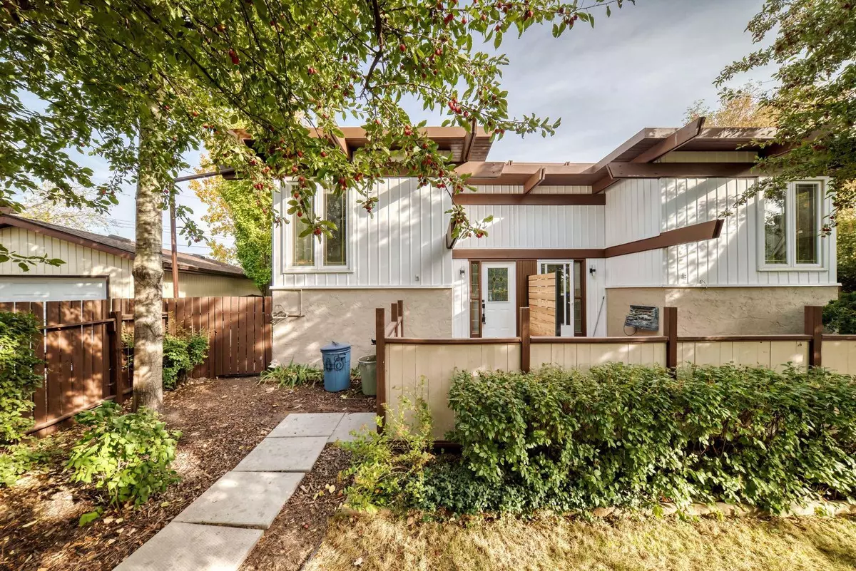 Calgary, AB T2H2B2,15A Arlington Bay SE