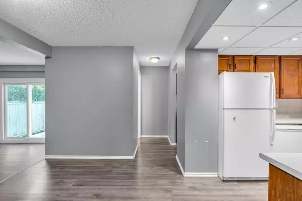 Calgary, AB T3L 1B6,147 Scenic WAY NW