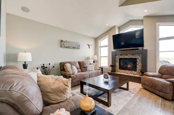 Lethbridge, AB T1J 4S8,103 Canyon Estates WAY W