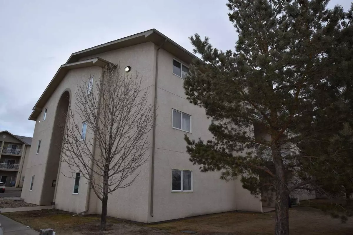 Lloydminster, AB T9V 3L1,6608 42 ST #303A