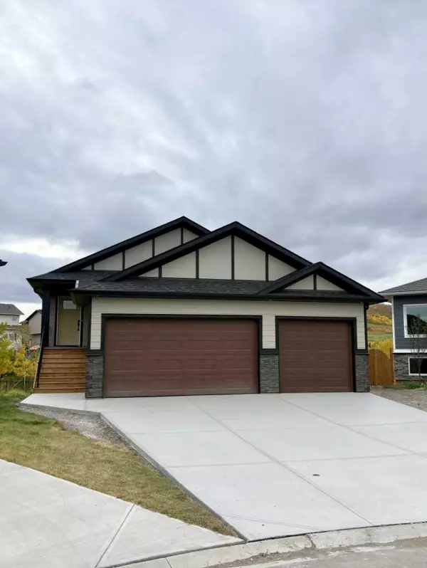 679 Anderson Close NW, Diamond Valley, AB T0L 2A0