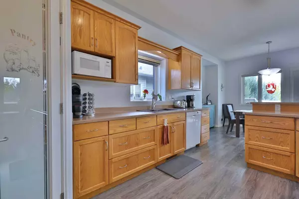 Camrose, AB T4V 4W9,6611 33 AVE