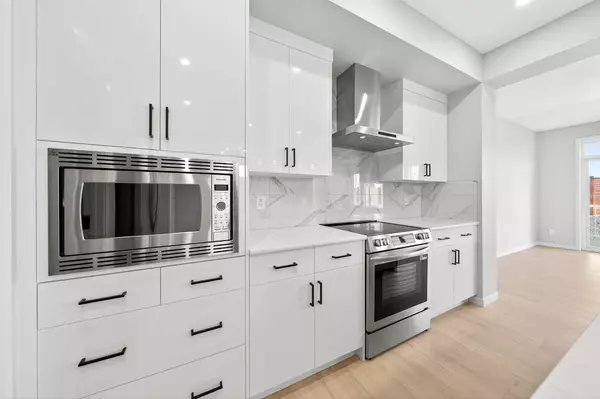 Calgary, AB T3P 2S3,227 Lucas GDNS NW