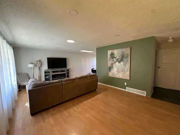 Brooks, AB T1R 0C1,31 10 ST W