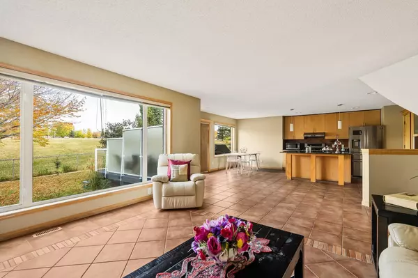 Calgary, AB T3H 4N3,120 Simcoe Close SW