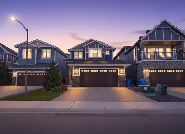 18 West Grove Mews SW, Calgary, AB T3H 2B1