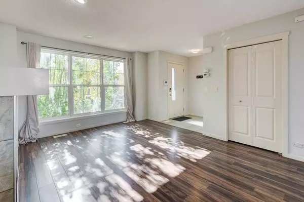 Calgary, AB T2X 0N3,176 Walden DR SE