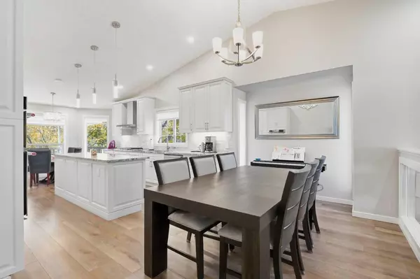 Calgary, AB T2A 7P2,31 Applegrove CRES SE