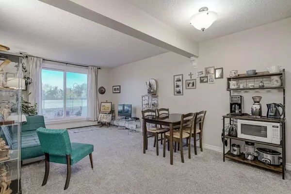 5601 Dalton DR NW #104D, Calgary, AB T3A2E2