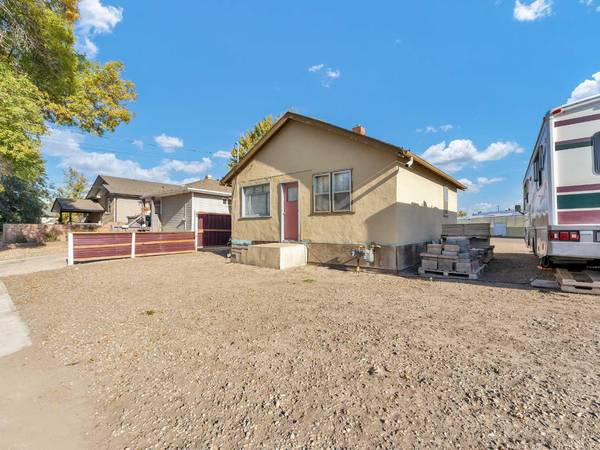 Medicine Hat, AB T1A 7G2,640 Pottery ST SE