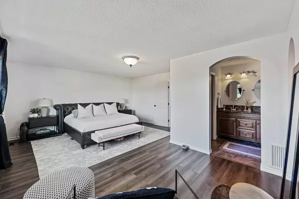 52 West Edge RD, Cochrane, AB T4C 1L1