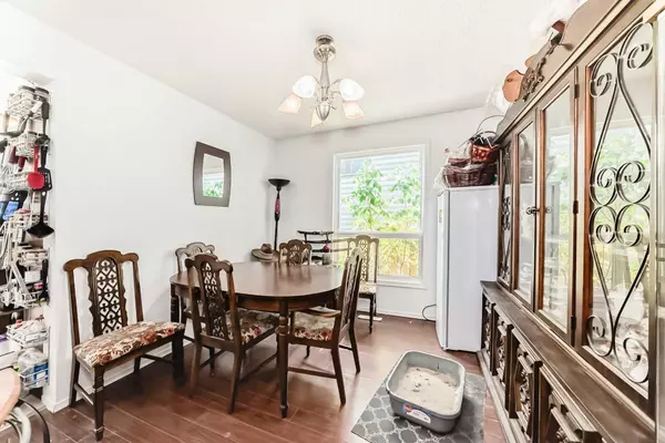 Calgary, AB T1Y 3R7,5611 Temple DR NE