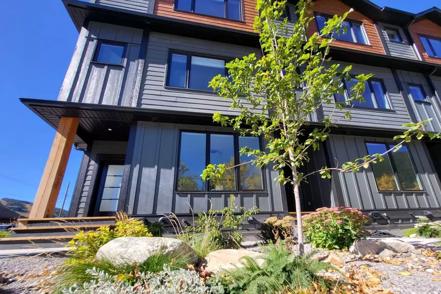 2102 131 ST #2, Blairmore, AB T0K 0E0