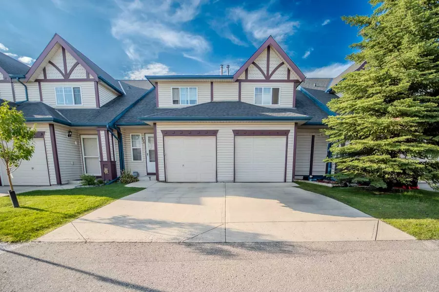 310 Country Village CPE NE, Calgary, AB T3K5X2