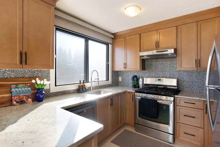5019 46 AVE SW #19, Calgary, AB T3E 6R1