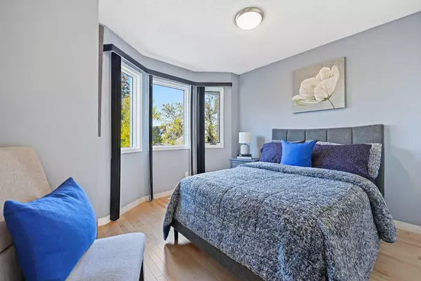 Calgary, AB T2A 7P6,64 Abbeydale Villas NE