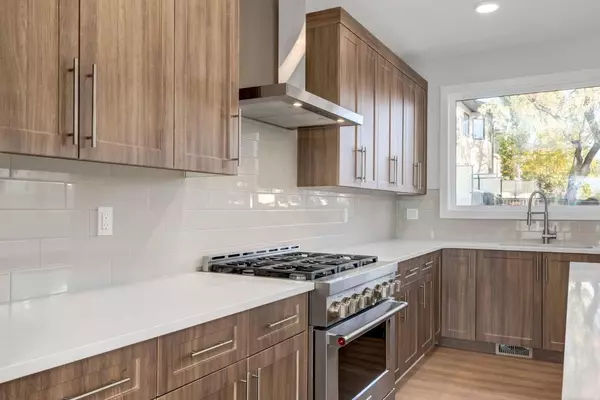 Calgary, AB T2T0P6,2516 21 AVE SW