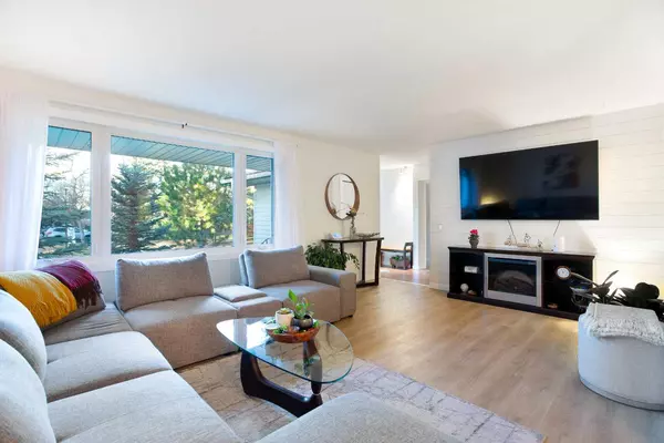 Calgary, AB T2W 1H8,343 Canterbury DR SW
