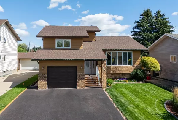 32 Rideau Close SW, Airdrie, AB T4B 1A6