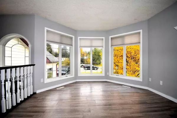 Hinton, AB T7V 1Y5,309 Eaton DR