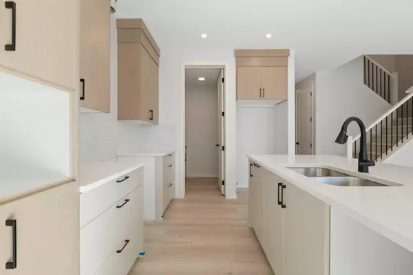 Calgary, AB T3R 2J3,17 Marmot Passage NW