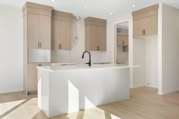 Calgary, AB T3R 2J3,17 Marmot Passage NW